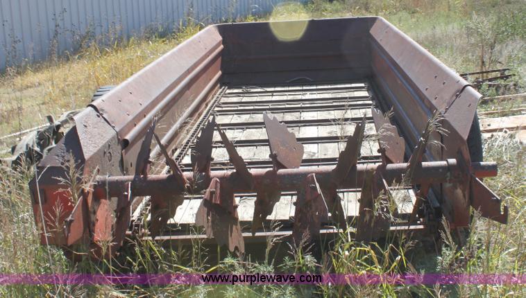 image for item B8584 New Holland 518 manure spreader