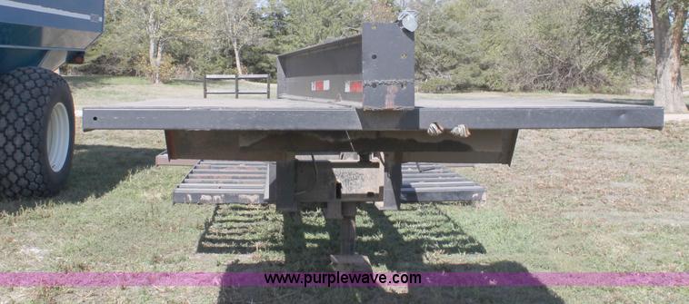 image for item B8627 1982 shop built combine/tractor/grain cart trailer