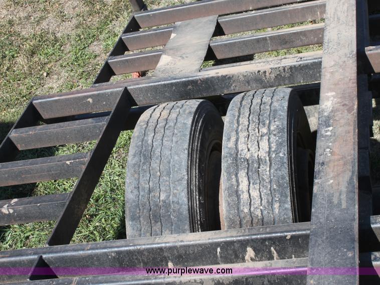 image for item B8627 1982 shop built combine/tractor/grain cart trailer