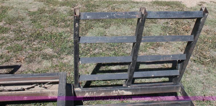 image for item B8627 1982 shop built combine/tractor/grain cart trailer