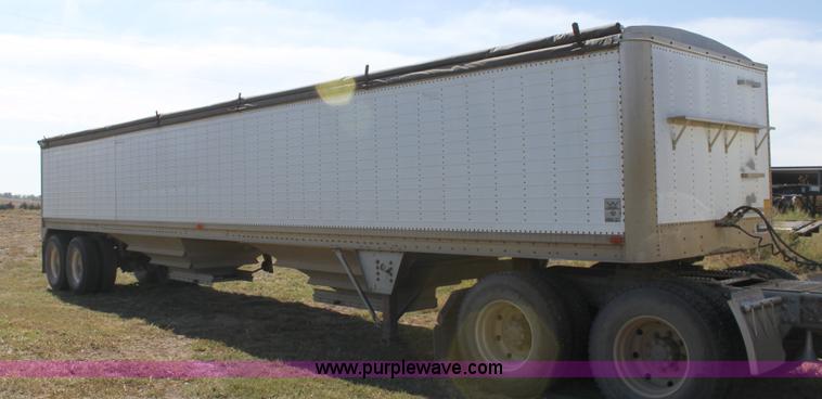 image for item B8629 1988 Wilson tandem axle grain trailer