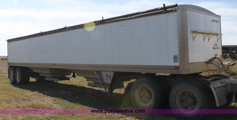 image for item B8629 1988 Wilson tandem axle grain trailer