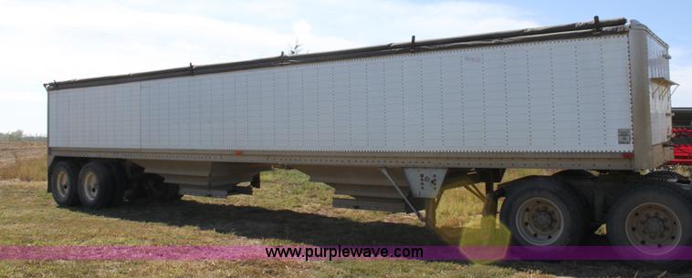 image for item B8629 1988 Wilson tandem axle grain trailer