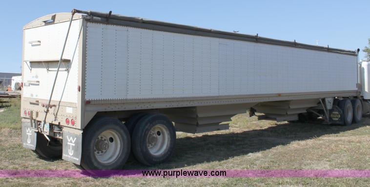 image for item B8629 1988 Wilson tandem axle grain trailer