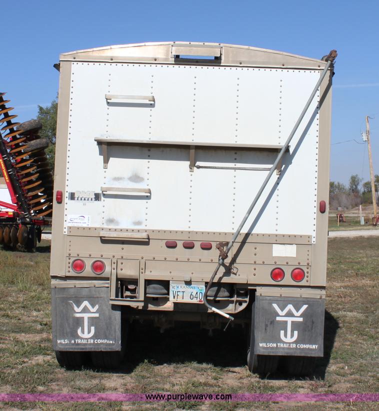 image for item B8629 1988 Wilson tandem axle grain trailer