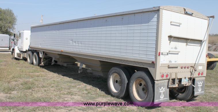 image for item B8629 1988 Wilson tandem axle grain trailer