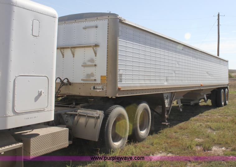 image for item B8629 1988 Wilson tandem axle grain trailer