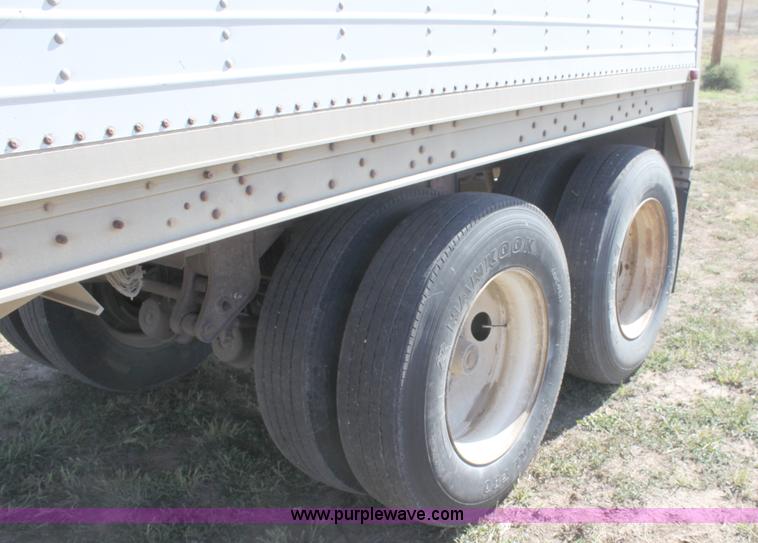 image for item B8629 1988 Wilson tandem axle grain trailer