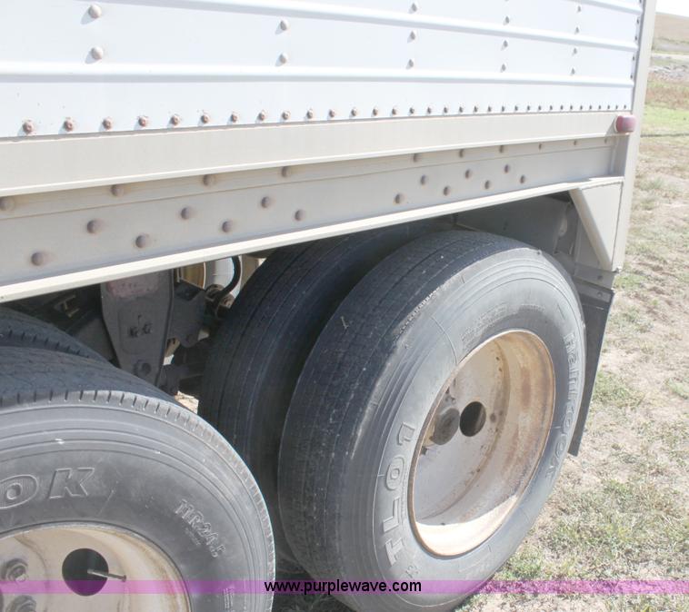 image for item B8629 1988 Wilson tandem axle grain trailer