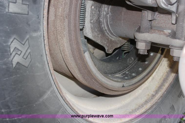 image for item B8629 1988 Wilson tandem axle grain trailer