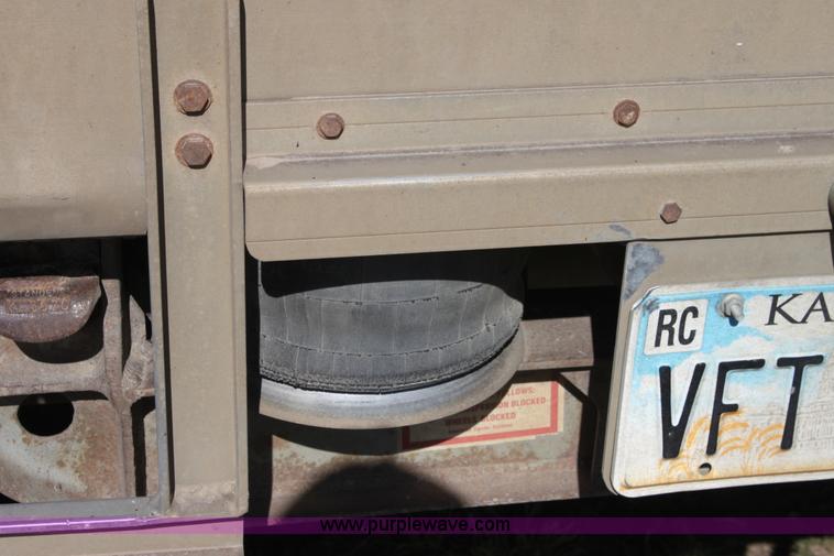 image for item B8629 1988 Wilson tandem axle grain trailer