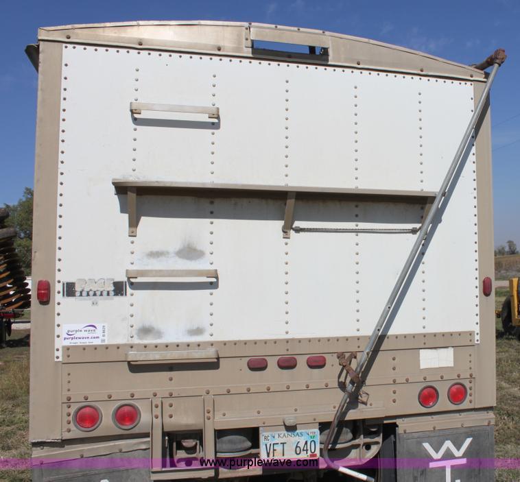 image for item B8629 1988 Wilson tandem axle grain trailer