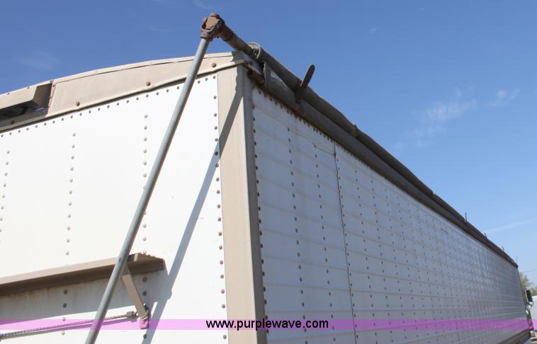image for item B8629 1988 Wilson tandem axle grain trailer
