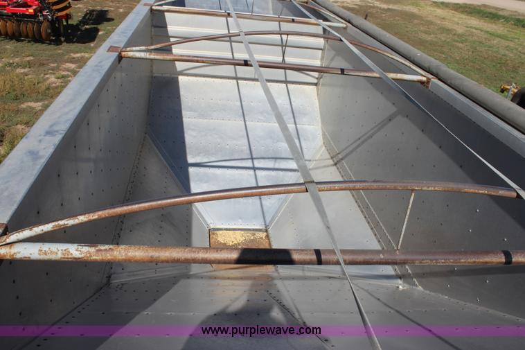 image for item B8629 1988 Wilson tandem axle grain trailer