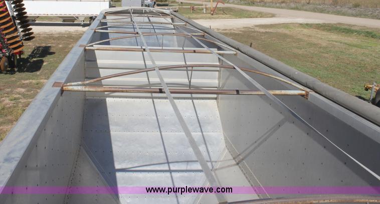 image for item B8629 1988 Wilson tandem axle grain trailer