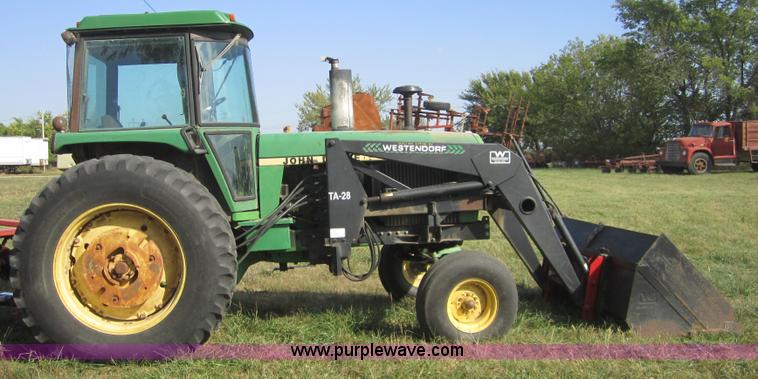 image for item C5092 1982 John Deere 4240 tractor