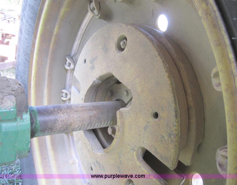 image for item C5092 1982 John Deere 4240 tractor