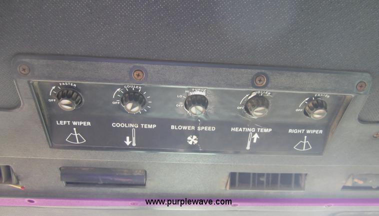 image for item C5092 1982 John Deere 4240 tractor