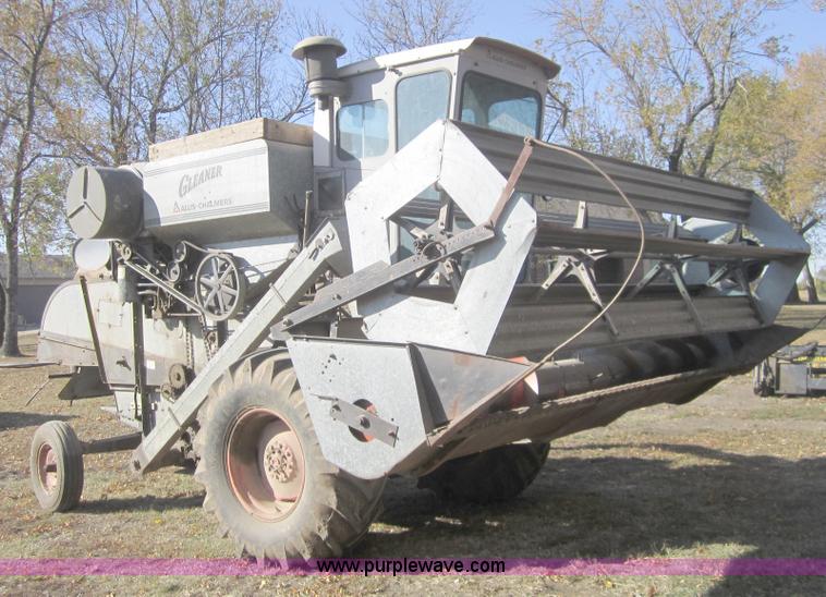 image for item C5113 1969 Gleaner A2 combine