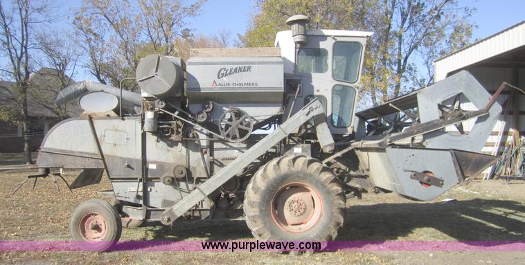 image for item C5113 1969 Gleaner A2 combine