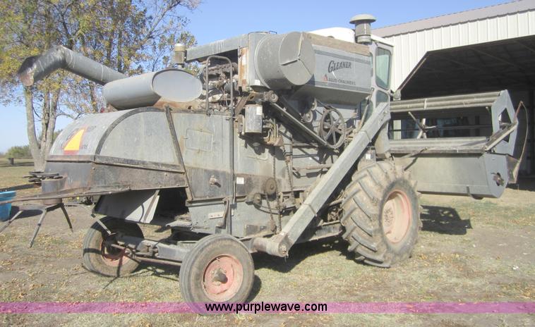 image for item C5113 1969 Gleaner A2 combine