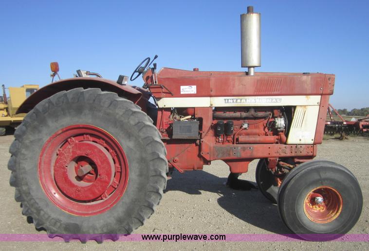 image for item C5117 1972 Farmall 966 tractor