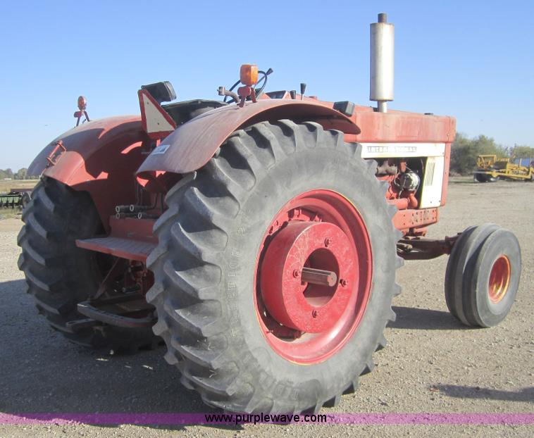 image for item C5117 1972 Farmall 966 tractor