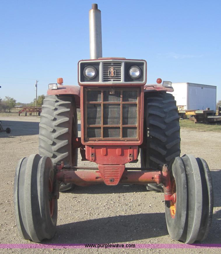 image for item C5117 1972 Farmall 966 tractor