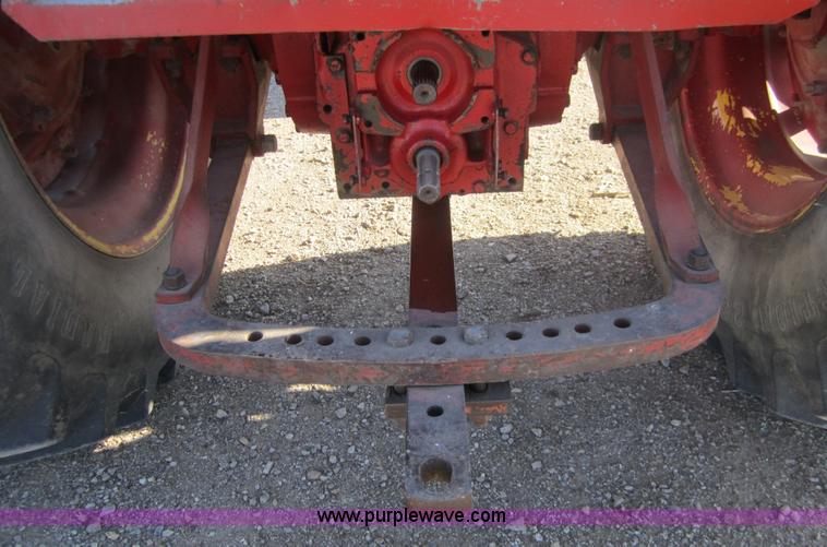 image for item C5117 1972 Farmall 966 tractor