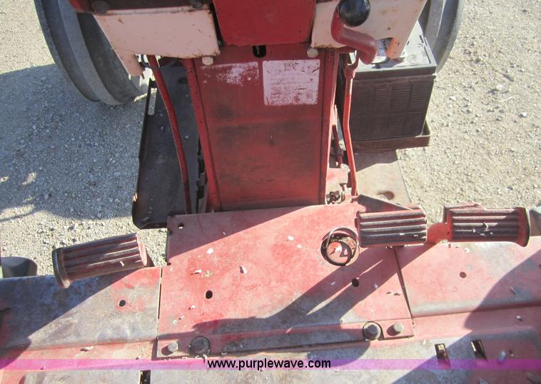 image for item C5117 1972 Farmall 966 tractor