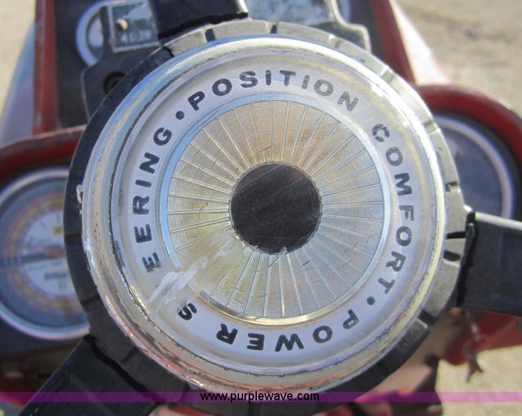 image for item C5117 1972 Farmall 966 tractor