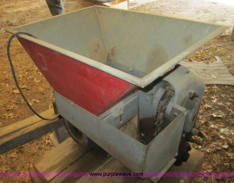 Meyer pecan cracker in Altamont, KS Item C5189 sold Purple Wave