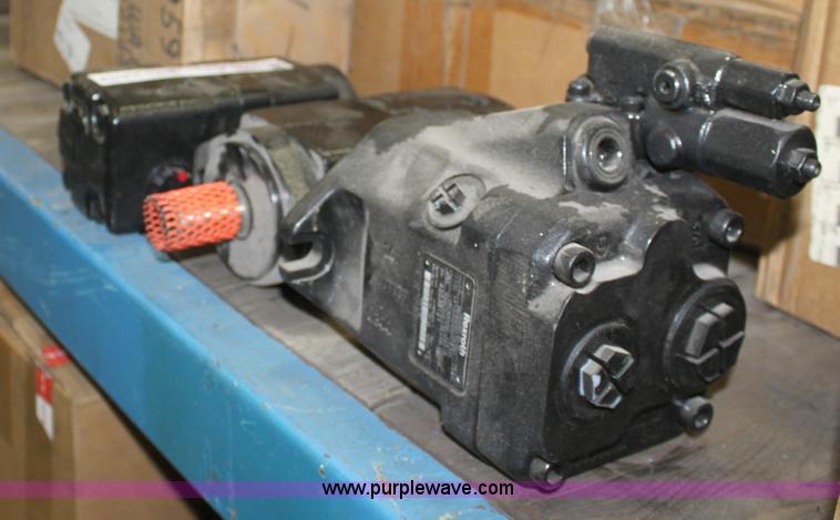 image for item F9927 Hydraulic pump and motors