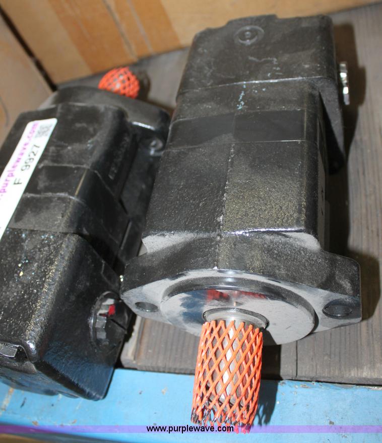 image for item F9927 Hydraulic pump and motors