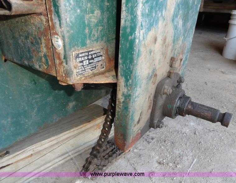 image for item H9003 North American Grain-O-Vator self unloading wagon