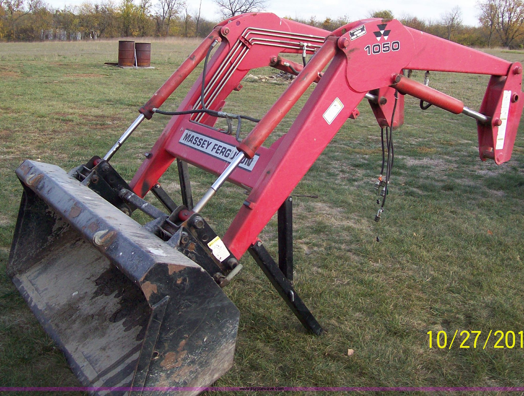 MasseyFerguson 1050 loader and bucket in Olathe, KS Item A1527 sold
