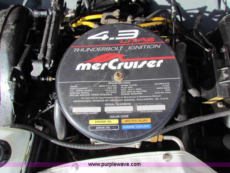 image for item A3523 1999 Tahoe Q5 18' boat