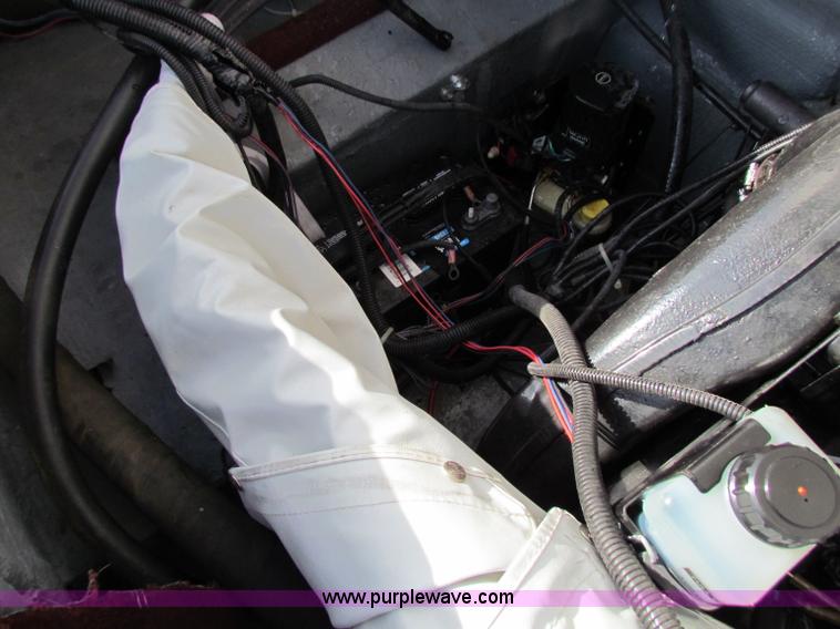 image for item A3523 1999 Tahoe Q5 18' boat