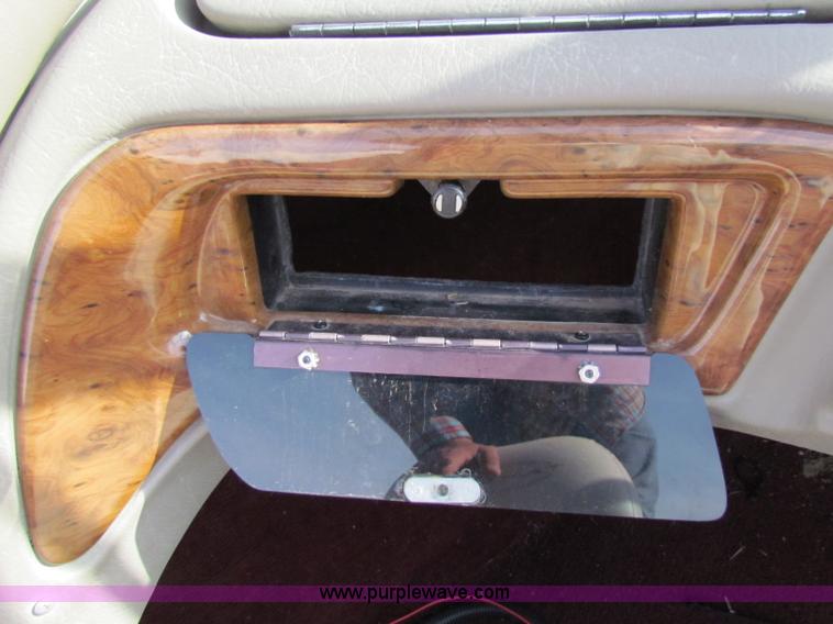 image for item A3523 1999 Tahoe Q5 18' boat