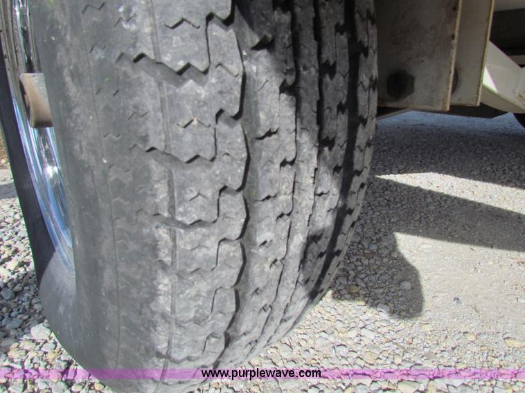 image for item A3523 1999 Tahoe Q5 18' boat