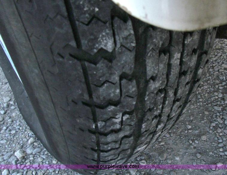 image for item A3523 1999 Tahoe Q5 18' boat