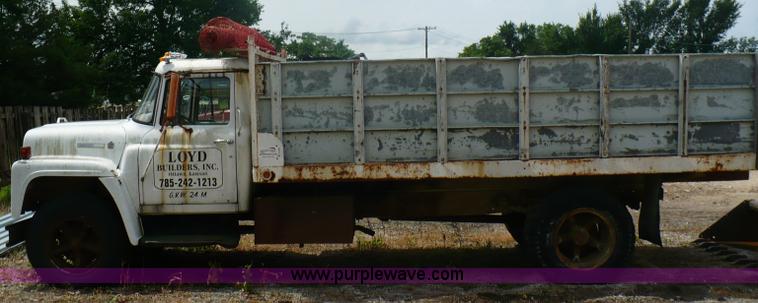 image for item A4840 1974 International Loadstar 1600 dump truck
