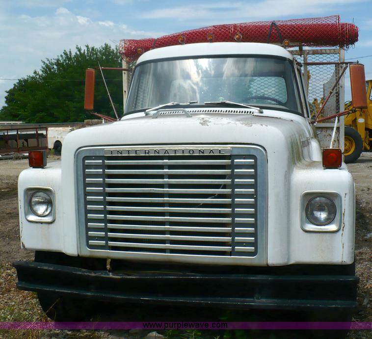 image for item A4840 1974 International Loadstar 1600 dump truck
