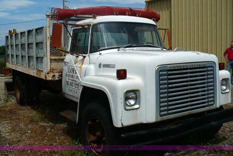 image for item A4840 1974 International Loadstar 1600 dump truck