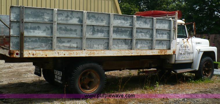 image for item A4840 1974 International Loadstar 1600 dump truck