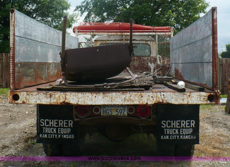 image for item A4840 1974 International Loadstar 1600 dump truck