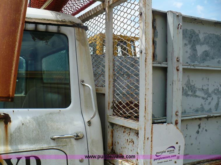 image for item A4840 1974 International Loadstar 1600 dump truck