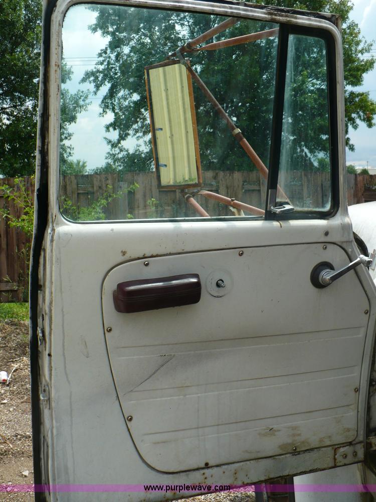 image for item A4840 1974 International Loadstar 1600 dump truck