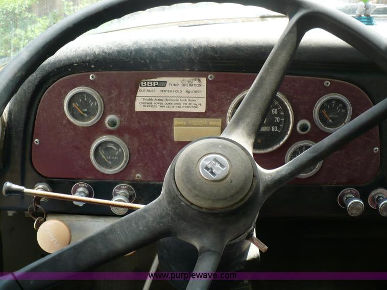 image for item A4840 1974 International Loadstar 1600 dump truck