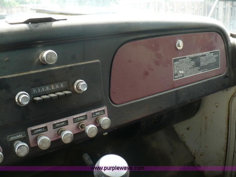 image for item A4840 1974 International Loadstar 1600 dump truck